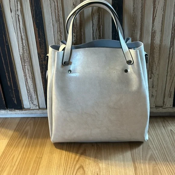 Brand New Pocketbook - Picture 1 of 10